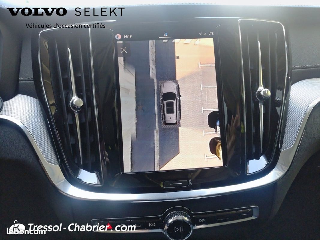 VOLVO V60 Micro hybride essence B4 197 ch DCT7 Ultra Style Dark (image 23)