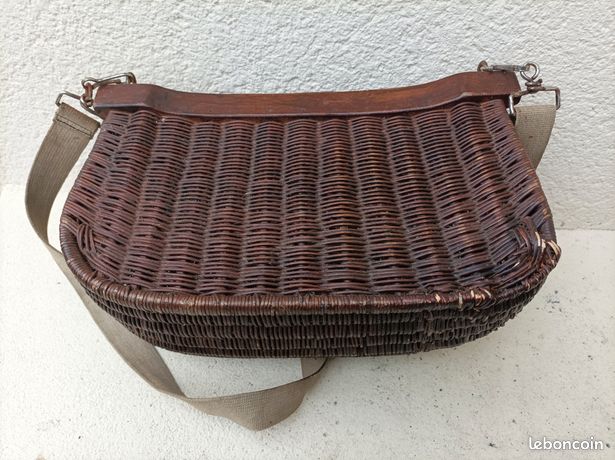 Ancien panier de pêche à truites en osier , bourriche vintage