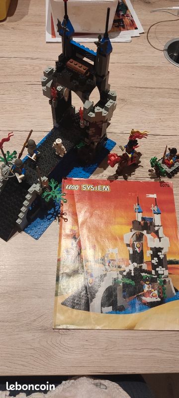Lego System 6078 Certified Used Set 6078 Castle Royal Drawbridge