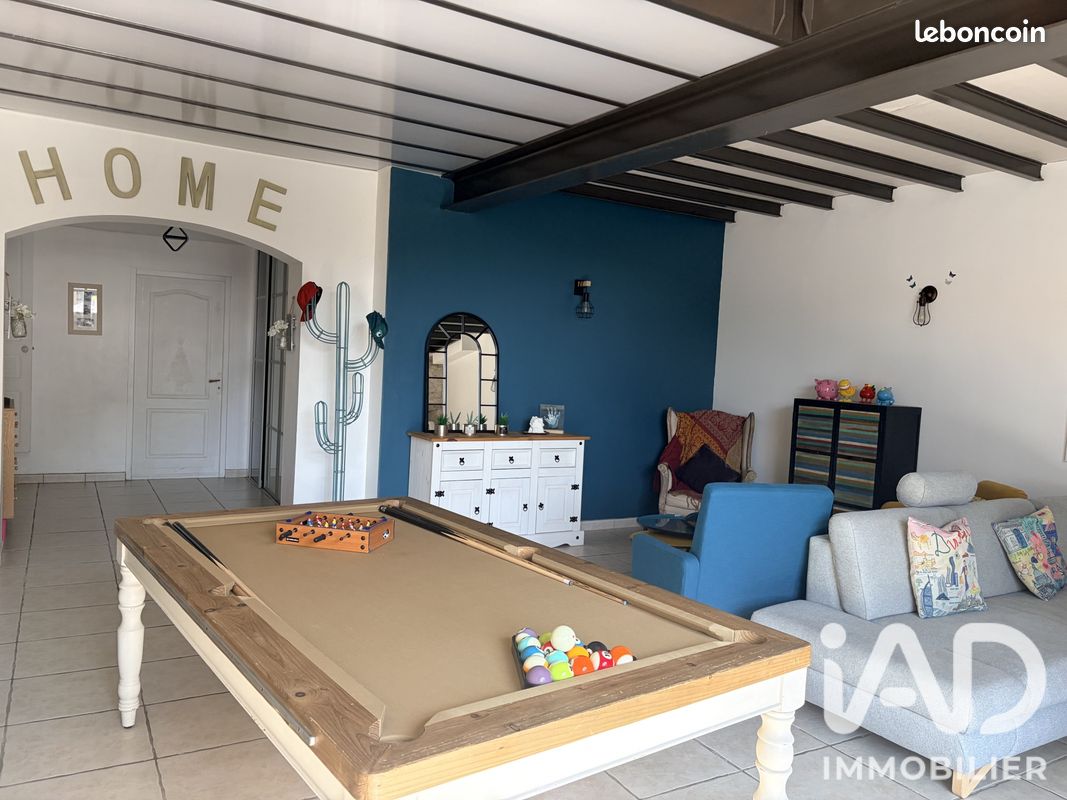 Maison 10 pièces 264 m² · à Hiersac · 264 m² · 294 500 €