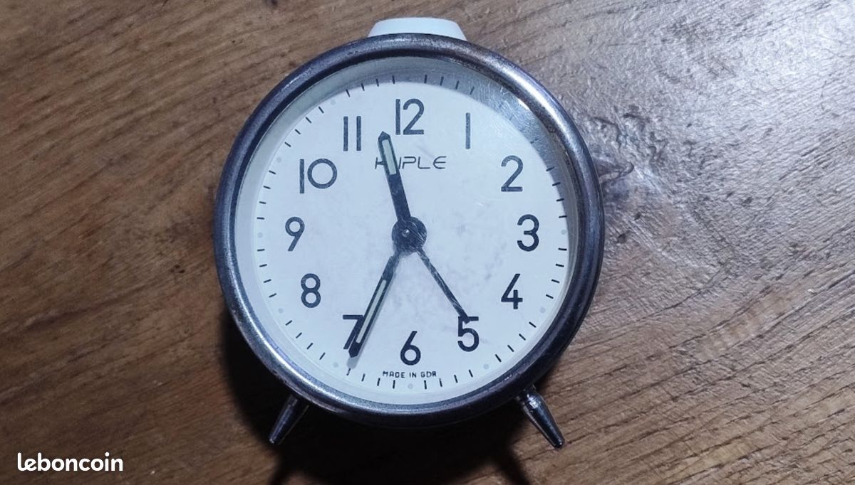 Ancien réveil de voyage mécanique pliable allemand ACCTIM