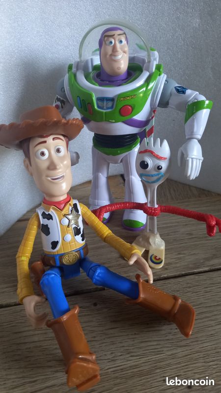 Figurines Toy Story 4: Woody sonore, Buzz l'Éclair sonore et Fourchette (image 1)