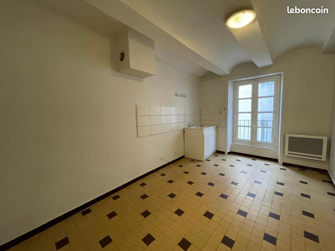 Appartement 1 pièce 27 m² · à Aubenas · 27 m² · 315 €