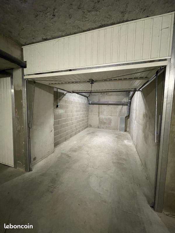 Parking 15 m² · à Sainte-Colombe · 15 m² · 100 €/mois