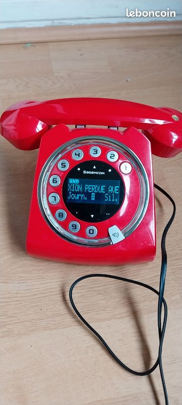 Téléphone vintage à touches rouge (image 1)