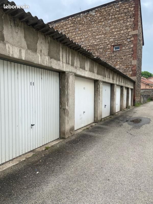 Garage/box Firminy · 60 €/mois