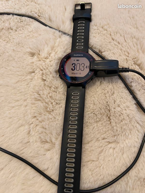 Garmin Forerunner 235 - Montre connectée sport GPS cardio Bluetooth - Bon état (image 2)