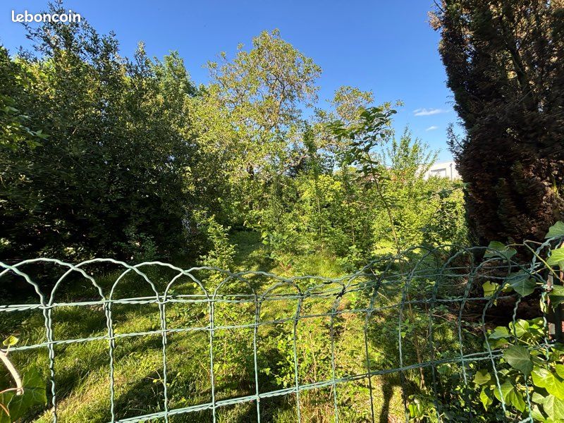Terrain constructible Rue Léon Mathieu. Centre Reims · 82 000 €