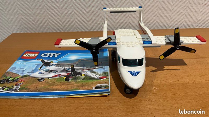 LEGO City 60116 Avion Ambulance sans moto Jeux Jouets