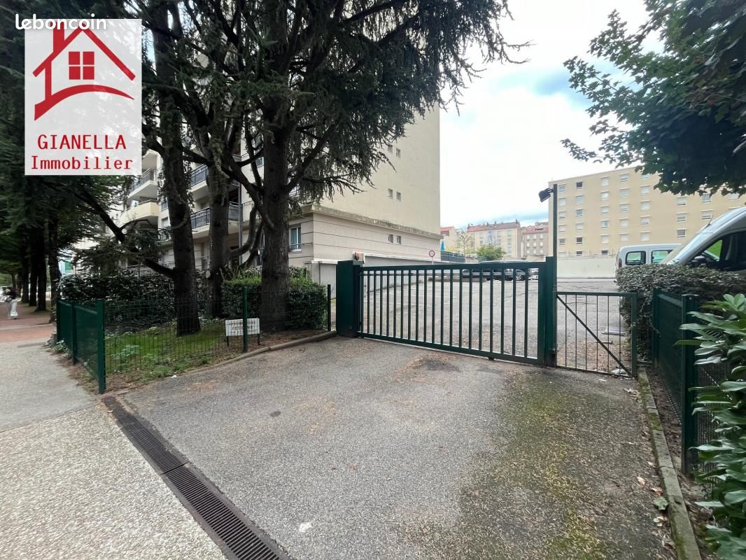 Parking 12 m² · à Saint-Étienne · 12 m² · 55 €/mois