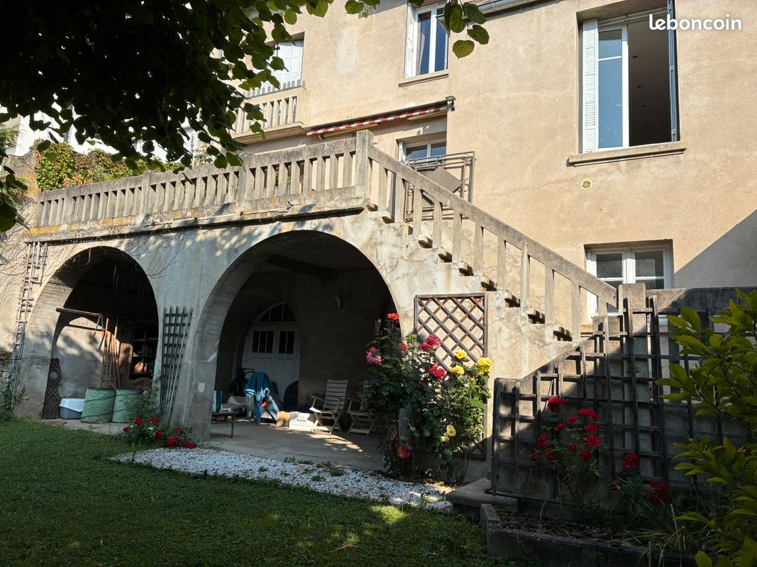 Appartement 5 pièces 133 m² · à Vals-près-le-Puy · 133 m² · 242 000 €