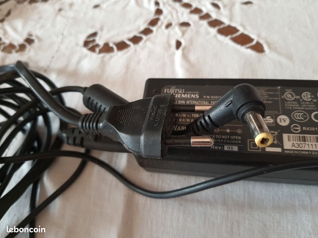 Adaptateur secteur connexion (image 3)