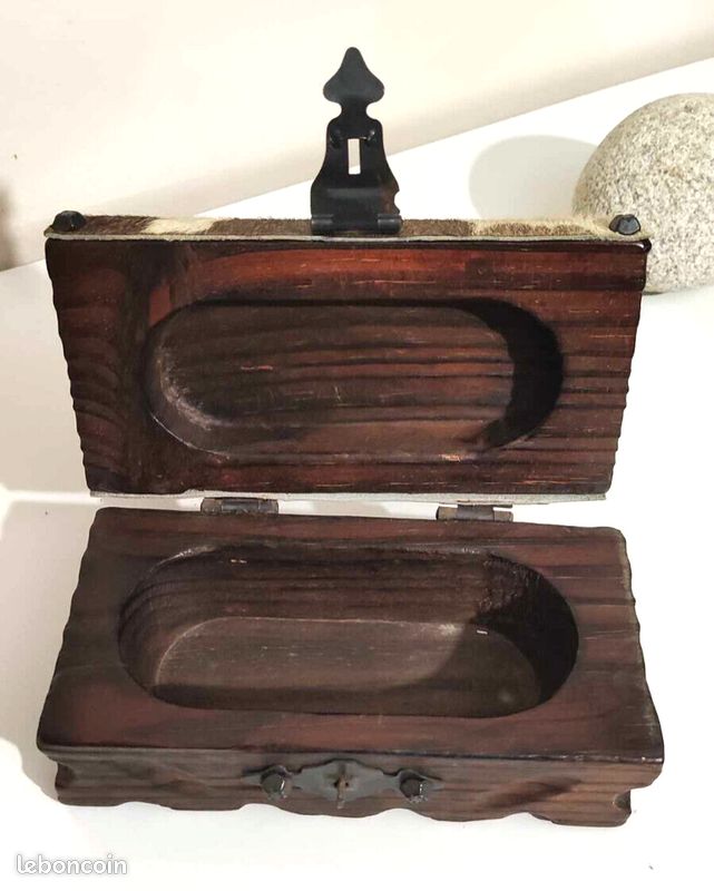 Coffret Ancien Vintage En Peau De Vache - Boîte à Bijoux Ou à Cigares - Fait Main - Occasion Très Bon État
