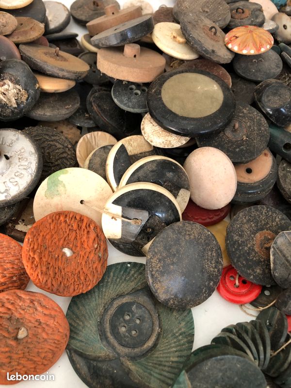 Lot De Boutons Anciens De Mercerie - Art Populaire Vintage - Occasion Parfaite Pour Créations Et Customisation