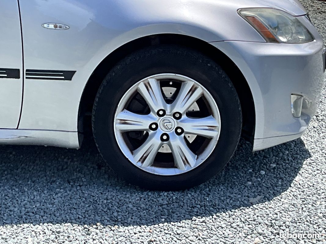 Lexus is 2.2 220d 175ch finition executive / regulateur / suivi (image 23)