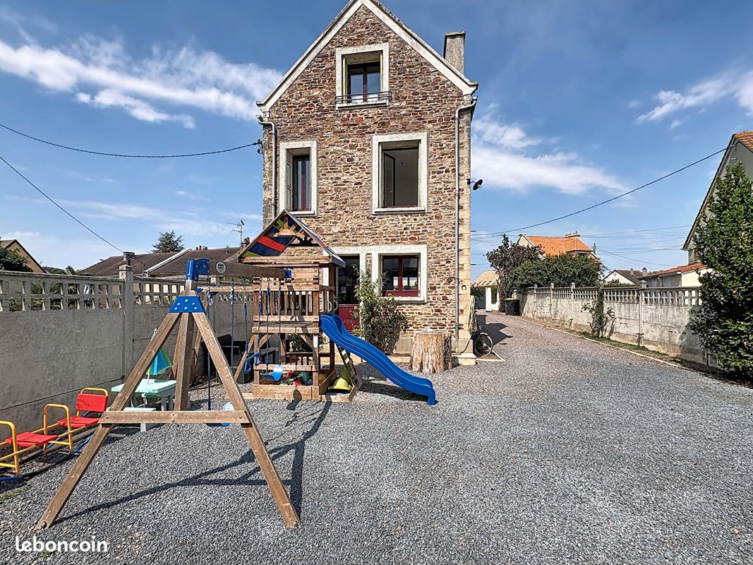 Maison 5 pièces 101 m² · à Saint-Martin-de-May · 101 m² · 276 000 €