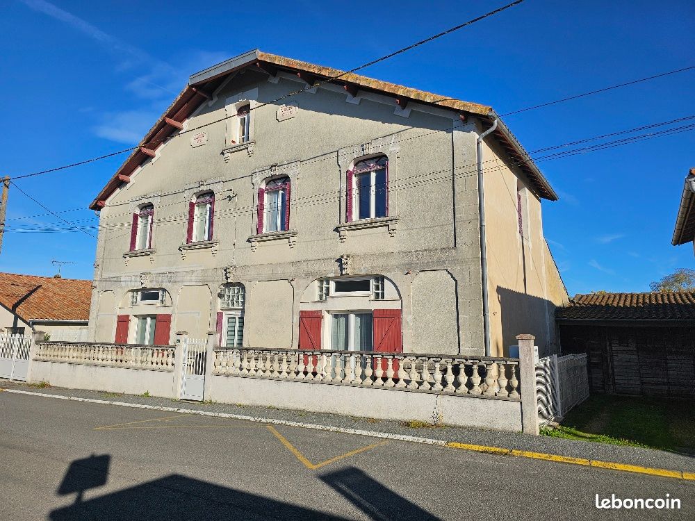 Maison 7 pièces 182 m² · à Sireuil · 182 m² · 180 000 €