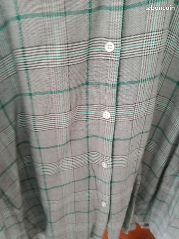 Robe 5 (image 2)