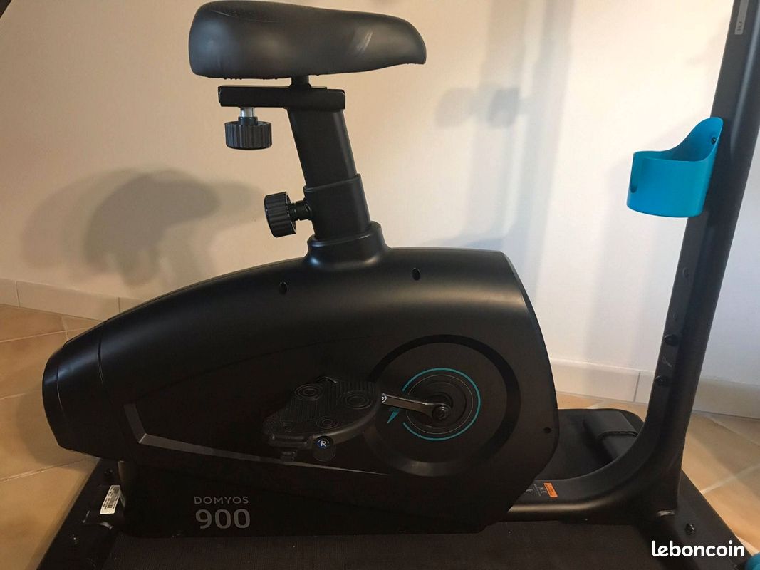 Vélo d'appartement connecté et auto-alimenté, EB900 B, garanti par DOMYOS