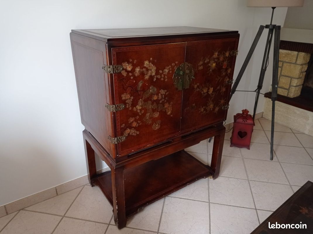 Bar (image 1)