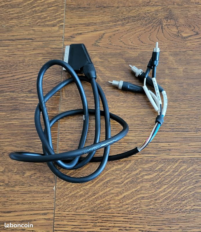 Cable péritel + 4 prises jacks RCA (image 1)