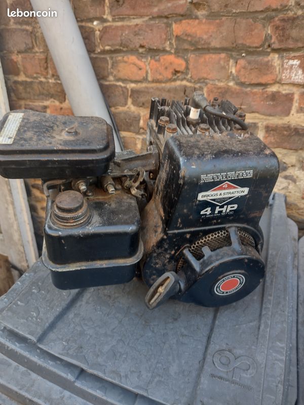 Moteur Briggs Stratton 4 hp une sortie a réparé (image 1)