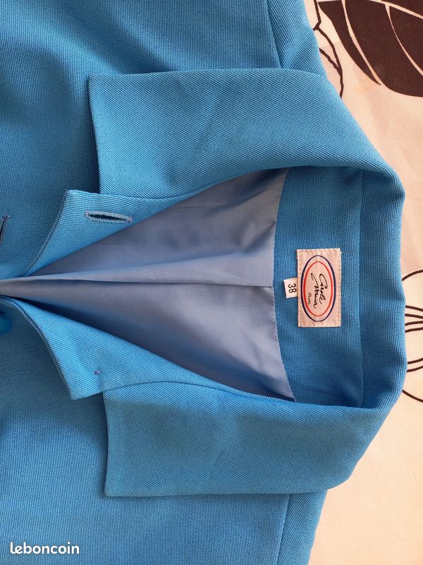 Une veste tailleur femme (image 3)