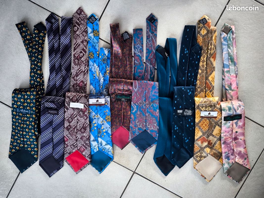 Lot De 14 Cravates Vintage De Diverses Couleurs Et Modèles - Occasion Très Bon État