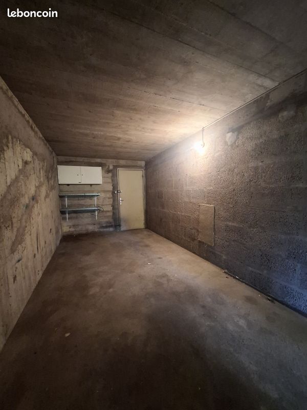 Parking/box Vichy · 60 €/mois