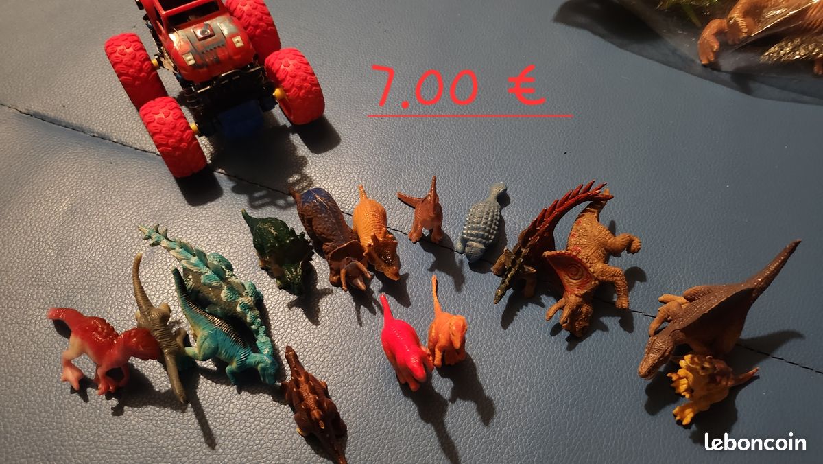 Lot petits Dinosaures + voiture (image 1)