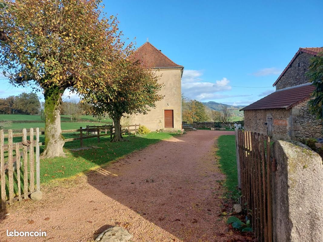 Maison 5 pièces 143 m² · à Saint-Laurent-en-Brionnais · 143 m² · 544 000 €