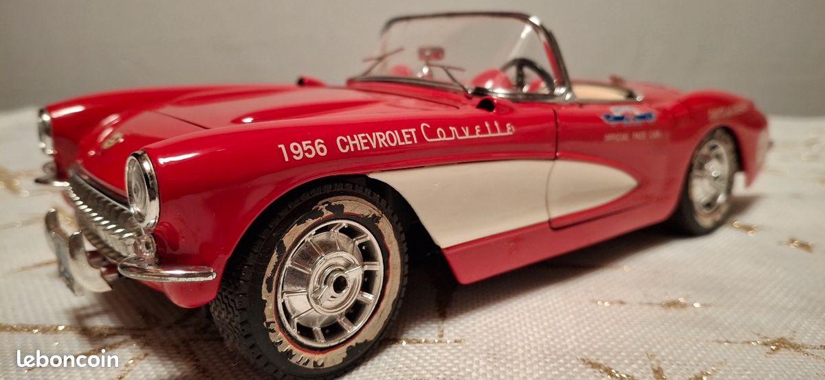 Chevrolet Corvette Targa Cabriolet 1/18 Burago 3396 - Bleu - Miniature Collection (État Neuf)