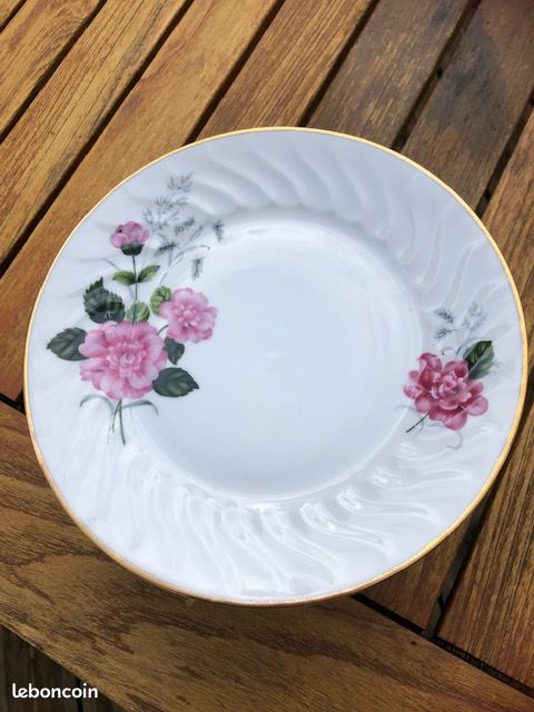 Service à dessert: 1 plat et 11 assiettes porcelaine décor fleuri et liseré or (image 3)
