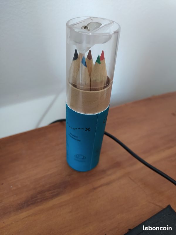 Crayons de couleur / Taille crayon incorporé / NEUF (image 1)