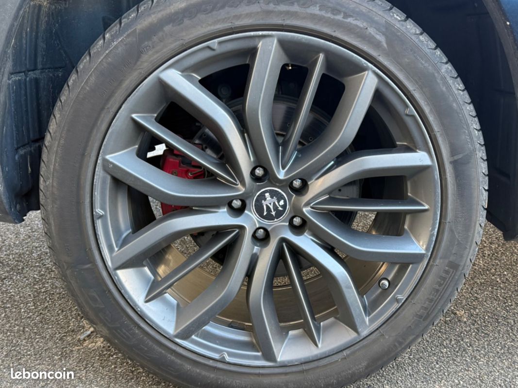 MASERATI LEVANTE 3.0 V6 Bi-Turbo 350 Q4 GranSport (image 44)
