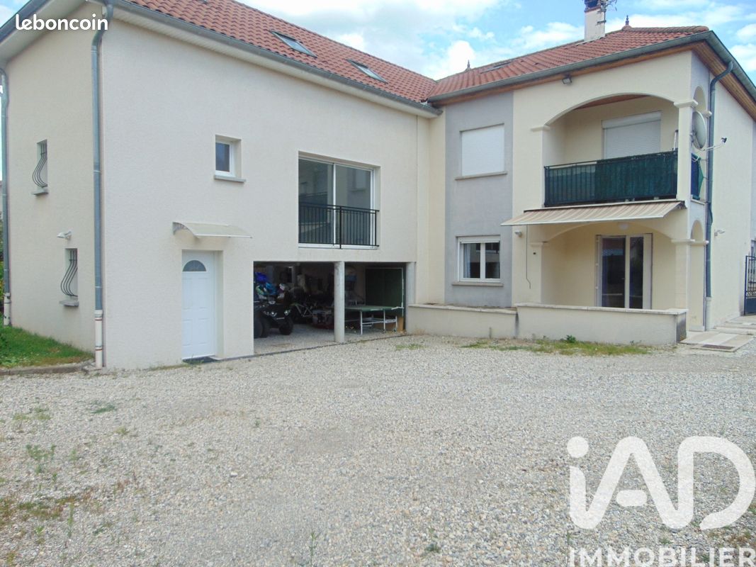 Maison 12 pièces 251 m² · à Chassieu · 251 m² · 698 000 €