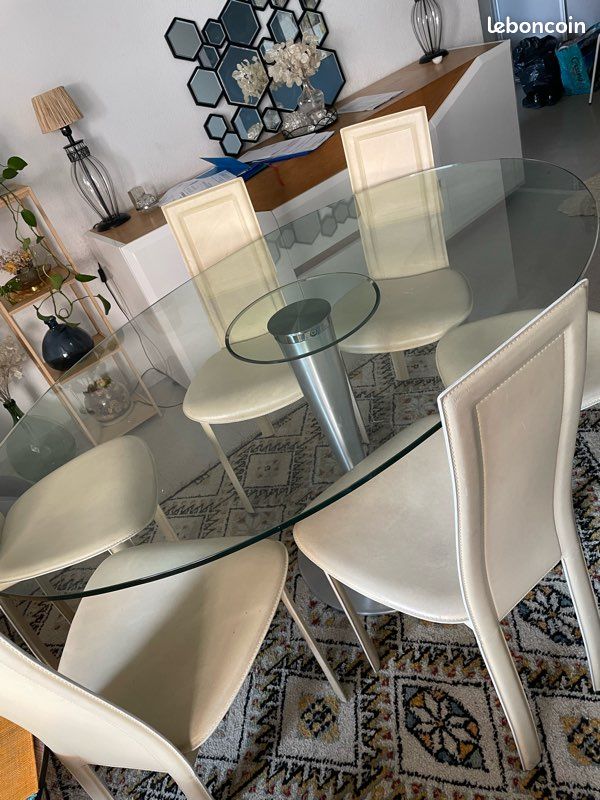 Table ovale tulipe en verre (image 1)