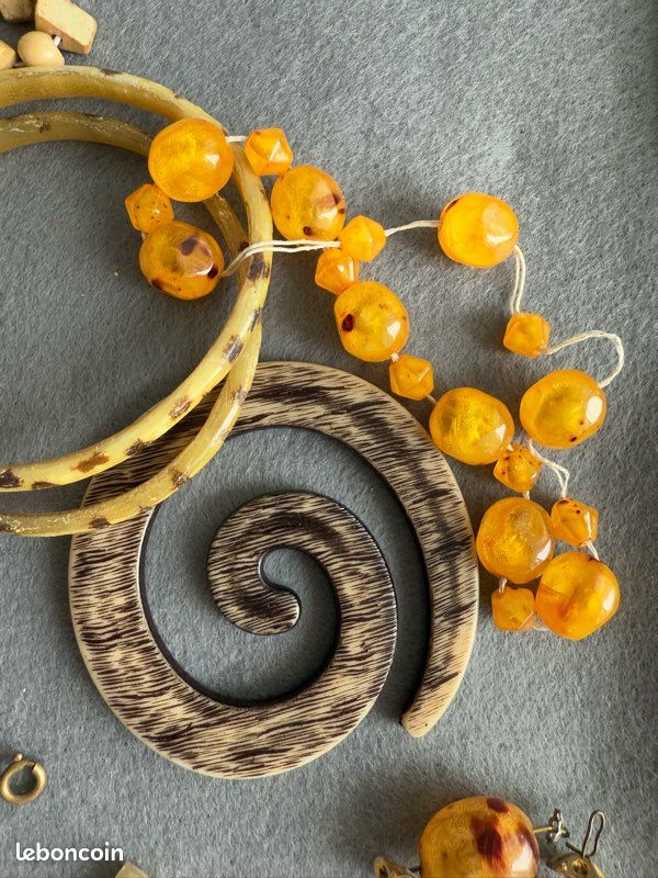 Lot de bijoux vintage - Collier et boucles d'oreilles assorties