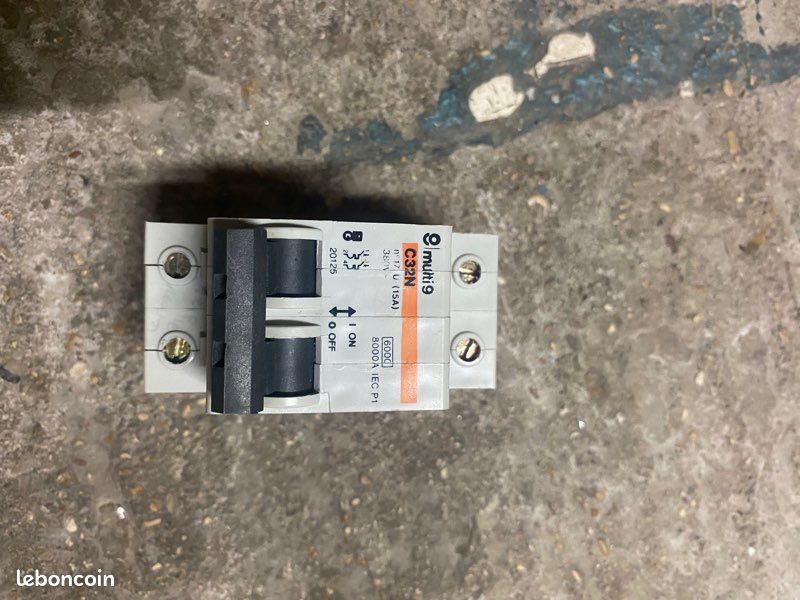 Interrupteur multi9 C32N 15A (image 1)
