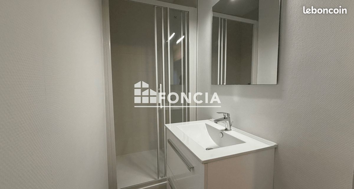 Apartment (image 10)