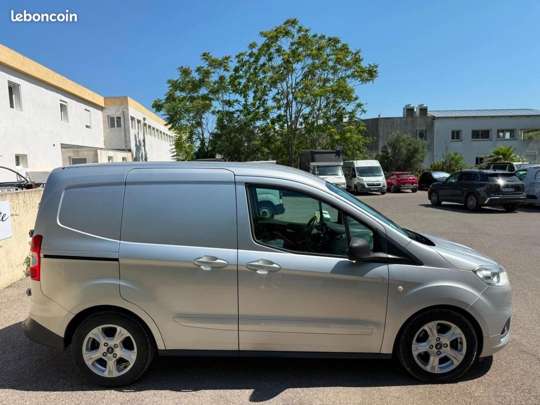 Ford Transit Courier 1.5 EcoBlue 100ch Carplay - Attelage - Pneus AR Neuf - Historique COMPLET (image 7)