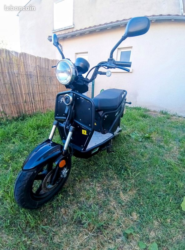 Scooter électrique E-PTIO 50cc (image 1)