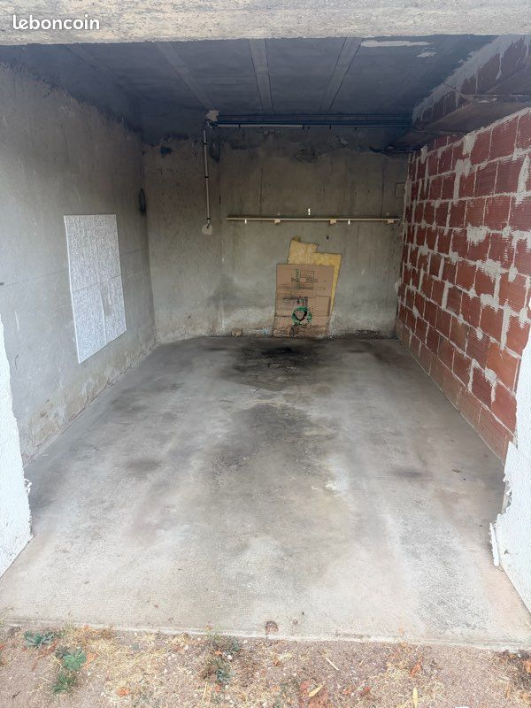 Garage · à Decize · 60 €/mois