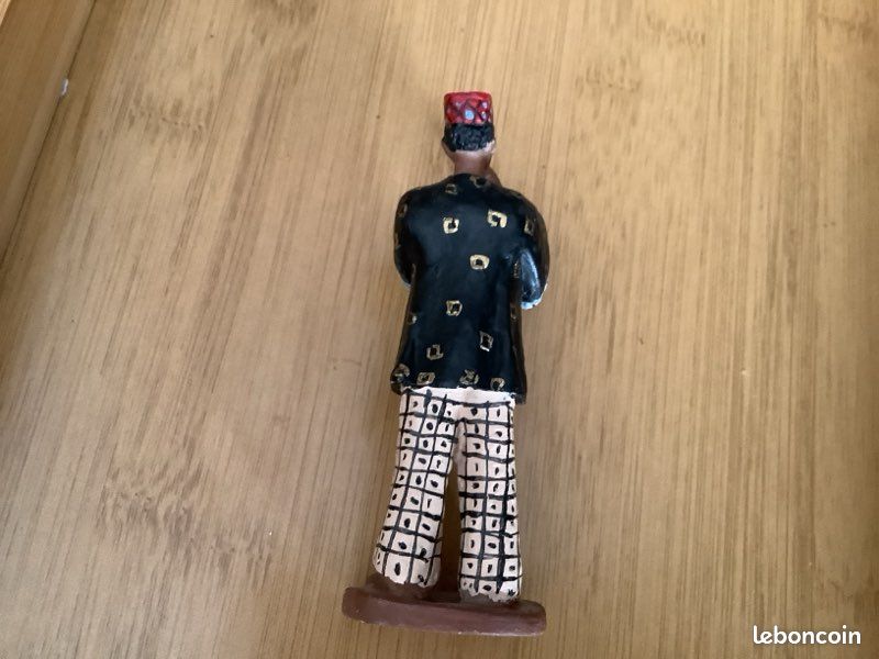 Figurine vintage en résine d’un trompettiste africain (image 5)