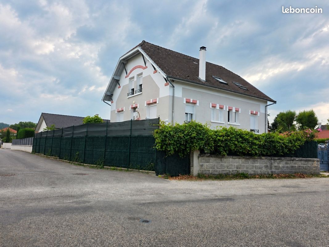 Maison 6 pièces 236 m² · à Les Abrets en Dauphiné · 236 m² · 338 100 €