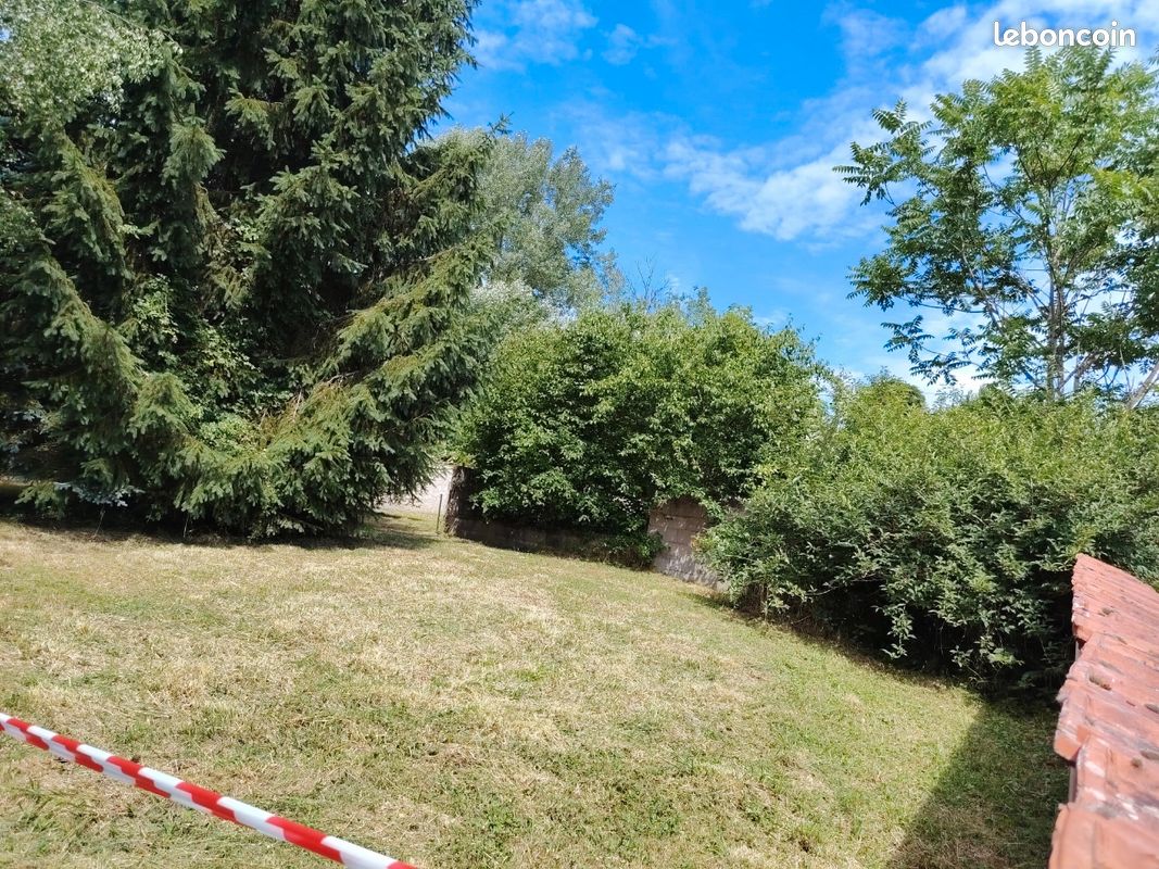 Terrain constructible · à Glanon · 50 000 €