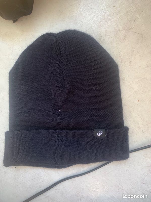 Bonnet (image 1)