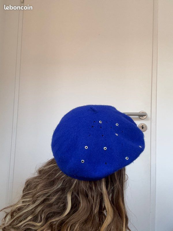 Béret bleu avec œillets (image 1)
