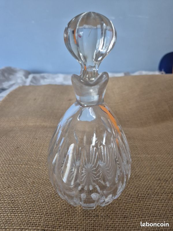 Petite burette ancienne (image 2)