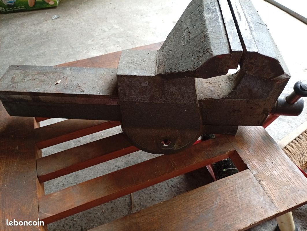 Vente étau Sambre et Meuse en acier, ouverture des mors 25 cm (image 2)